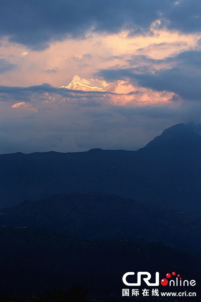 落日余晖中的安纳普尔峰