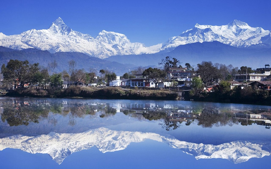 尼泊尔雪山风光