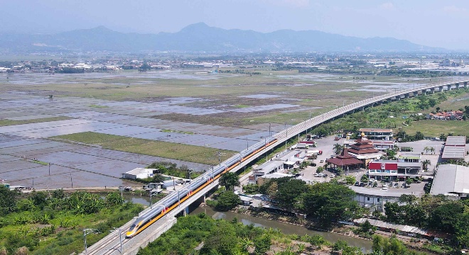 印尼西爪哇省省长：雅万高铁将推动当地经济 创造更多机会