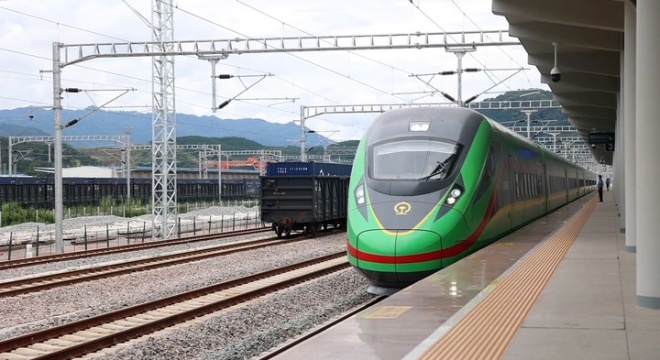国际旅客搭乘中老铁路参加中国—南亚博览会