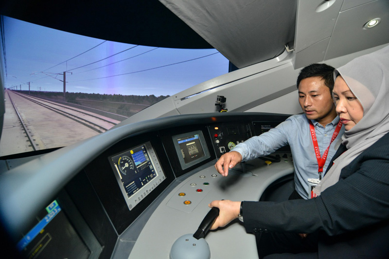 中国高铁体验展在吉隆坡举行