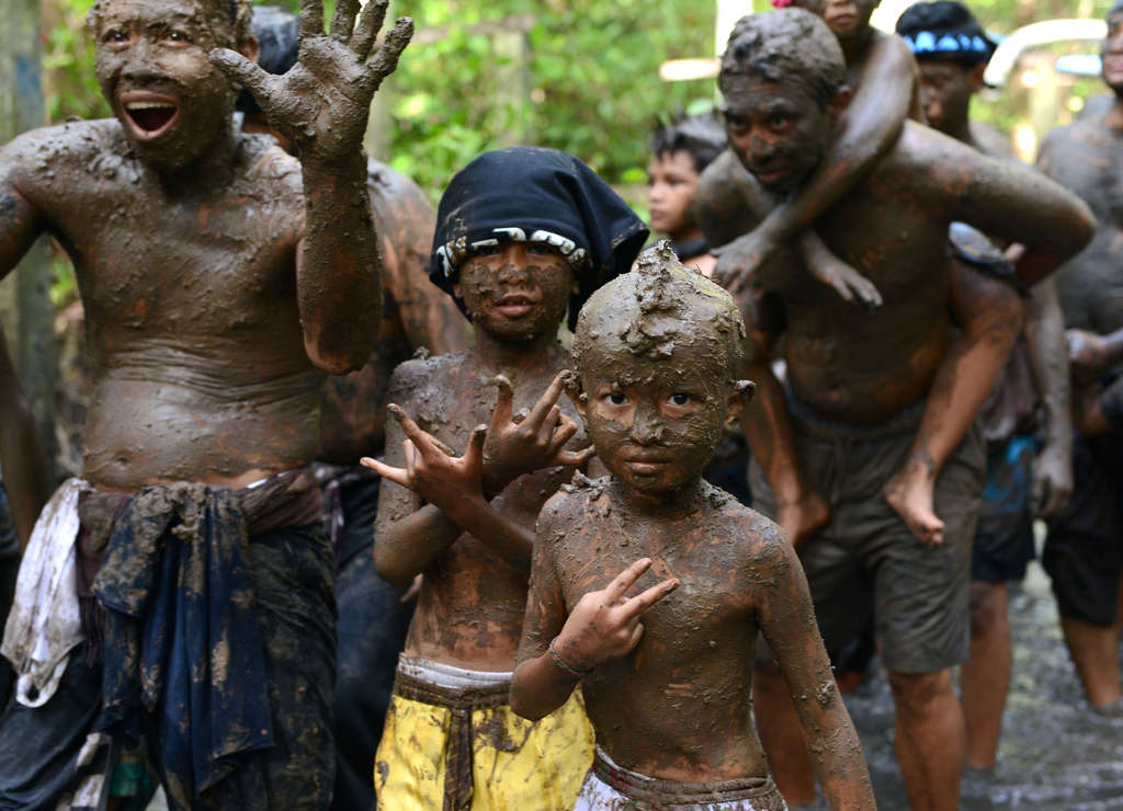 印尼巴厘岛小村庆祝传统节日