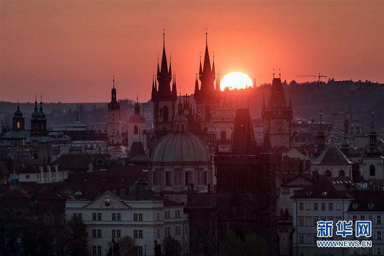 捷克首都布拉格拍摄的日出景色