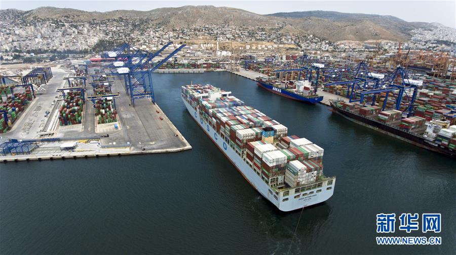 2017年5月7日，中远海运的货船驶出比港集装箱码头。
