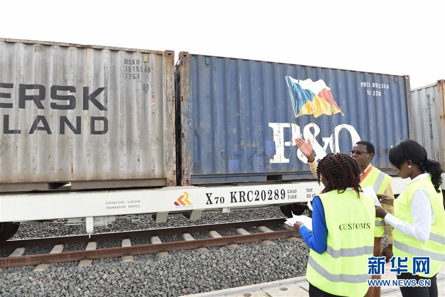 中国援助肯尼亚大米交接 蒙内铁路完成首次货运任务