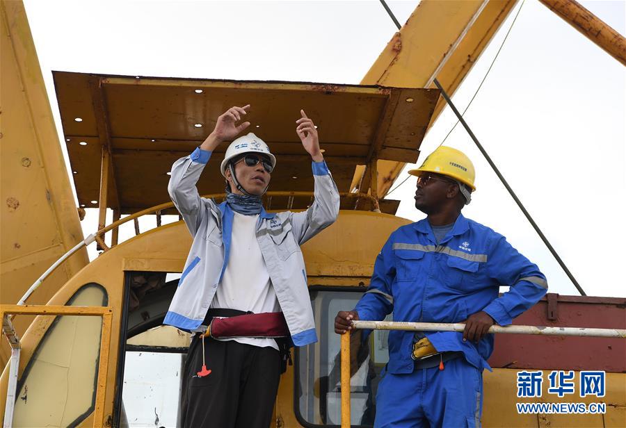不悔的选择——记肯尼亚拉穆港的年轻建设者
