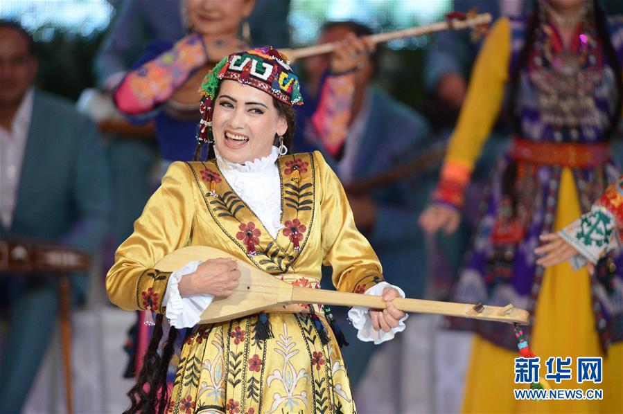 乌兹别克斯坦举行活动庆祝独立26周年