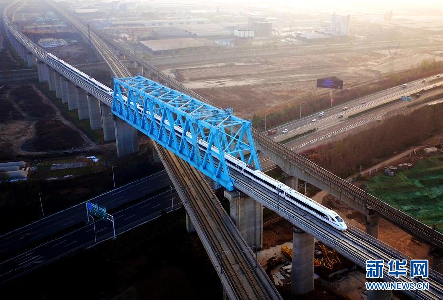 西安至成都高速铁路全线开通