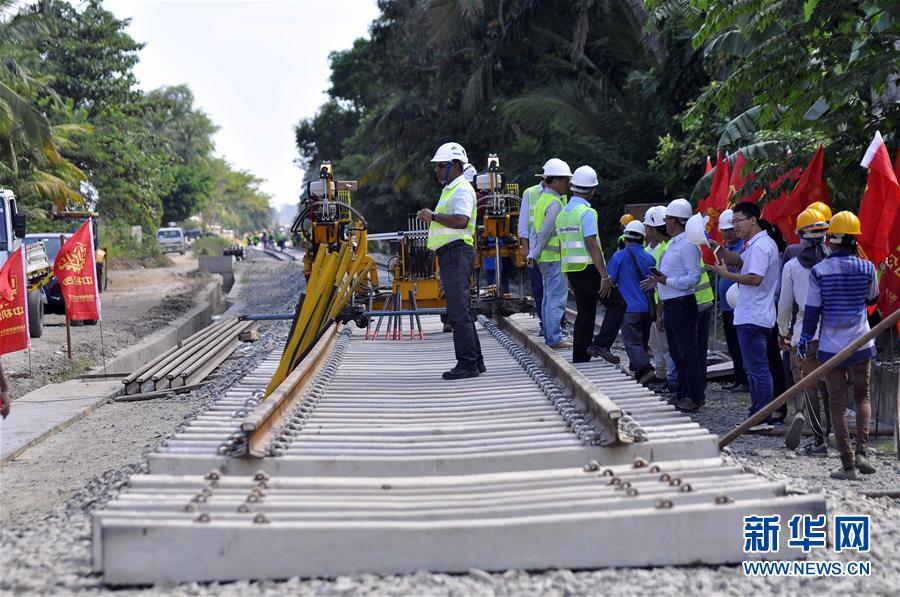 中企承建斯里兰卡铁路项目举行铺轨仪式
