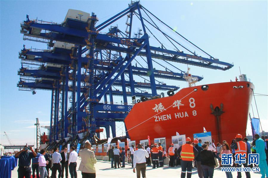 中国制造岸桥运抵纳米比亚沃尔维斯湾码头