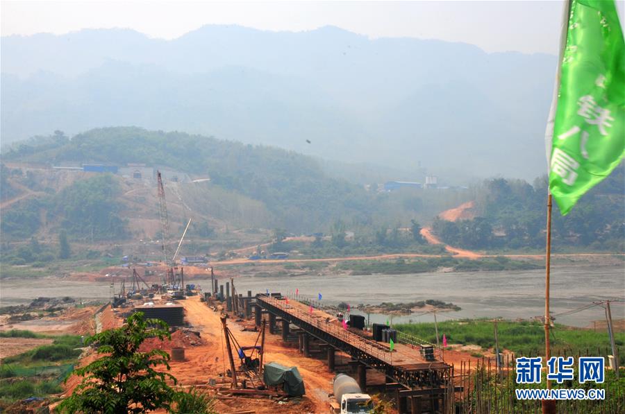建设中的中老铁路跨湄公河铁路桥