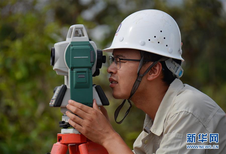 奋战在“一带一路”上的中国青年建设者
