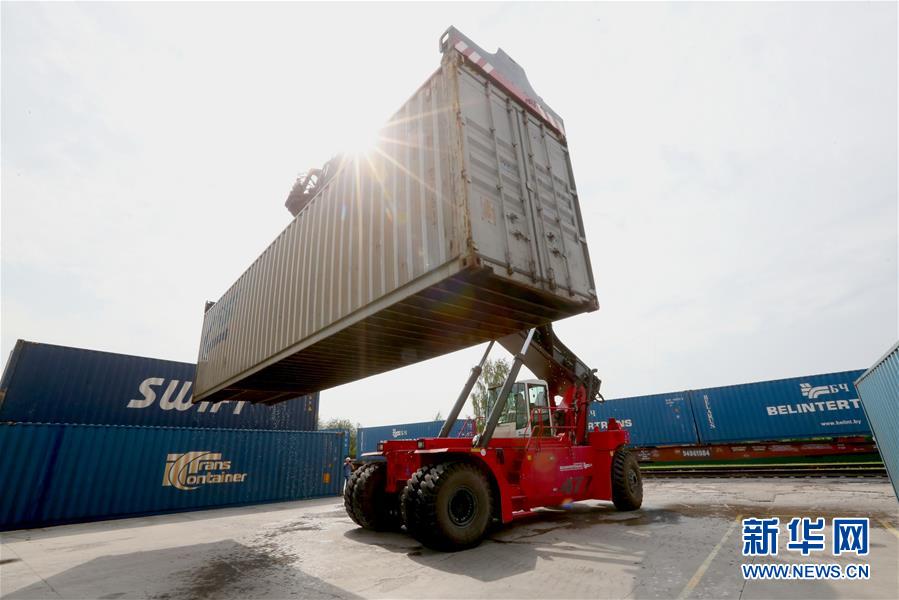 白俄罗斯奶制品首次经集装箱班列发往中国