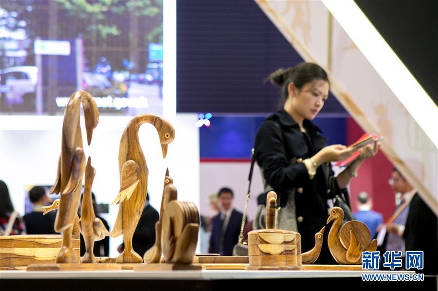 首届中国国际进口博览会开幕