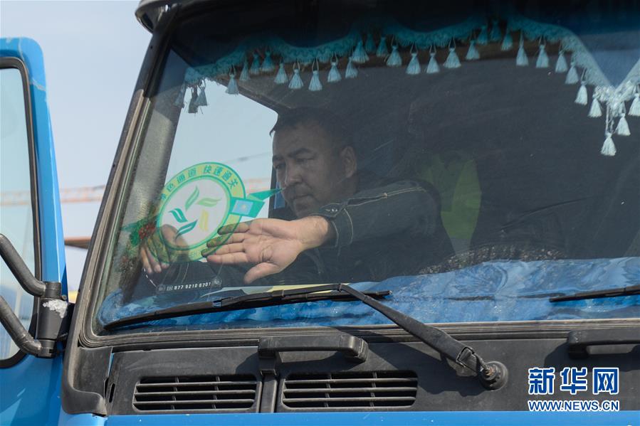 “绿色通道”让新疆果蔬“鲜”到哈萨克斯坦