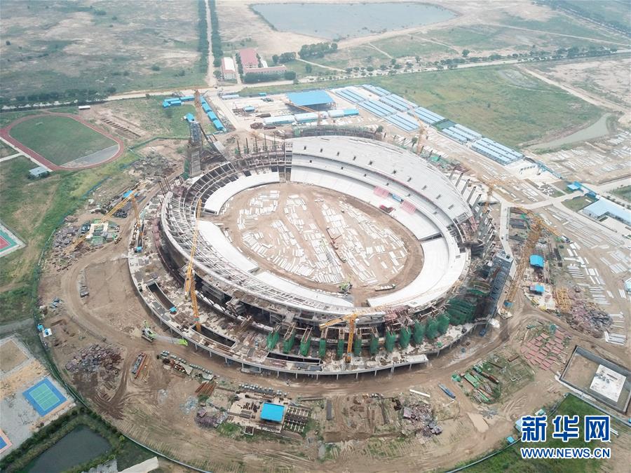 中国援建柬埔寨国家体育场主体结构封顶