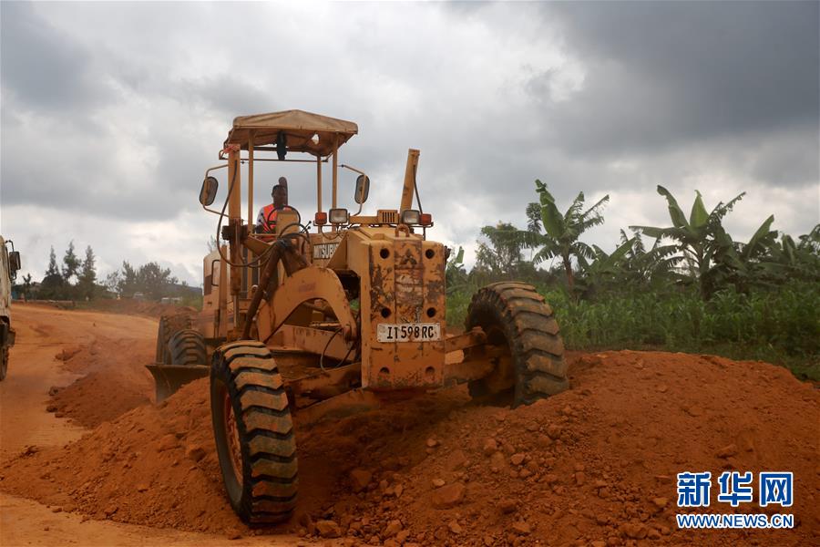 中国援建卢旺达道路项目助力卢旺达发展