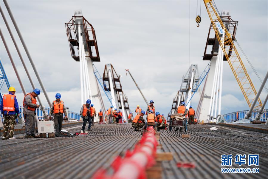 探访中俄合建首座跨境公路大桥
