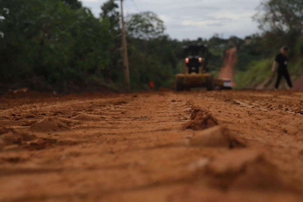 这是5月18日在巴西帕拉州巴西诺沃拍摄的一条正在施工的道路。