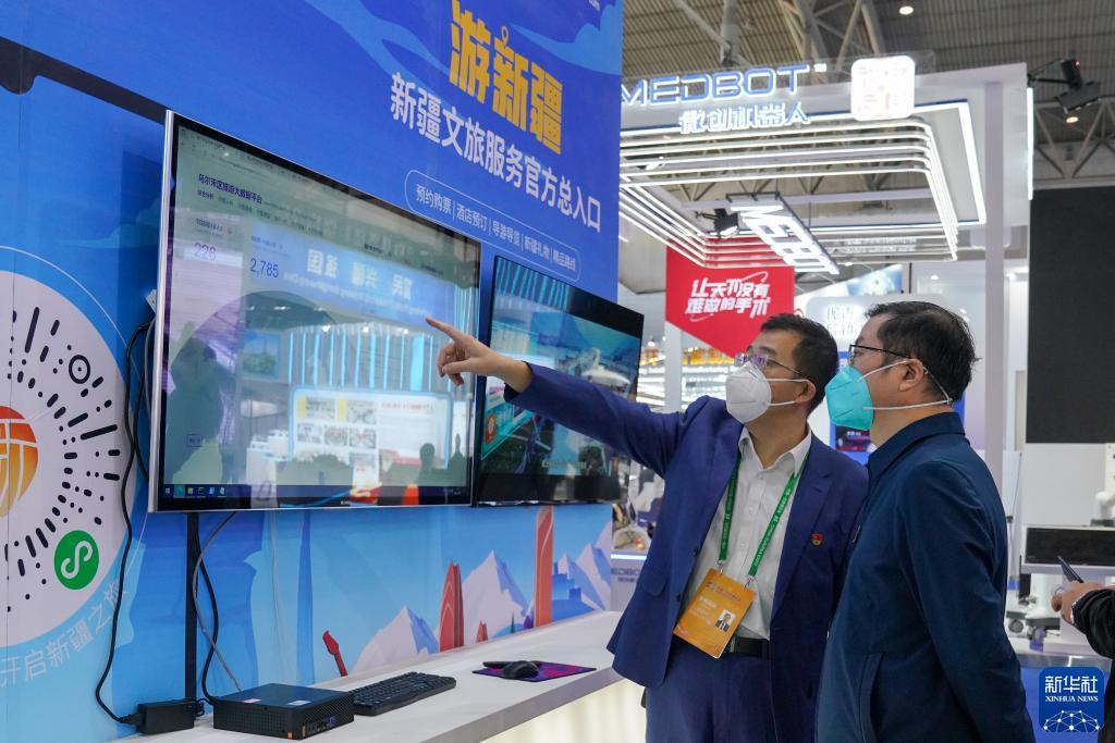 新华全媒＋丨中外参展企业汇聚中国－亚欧博览会