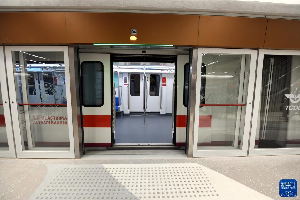 中国造地铁列车在伊斯坦布尔新机场线投入运营